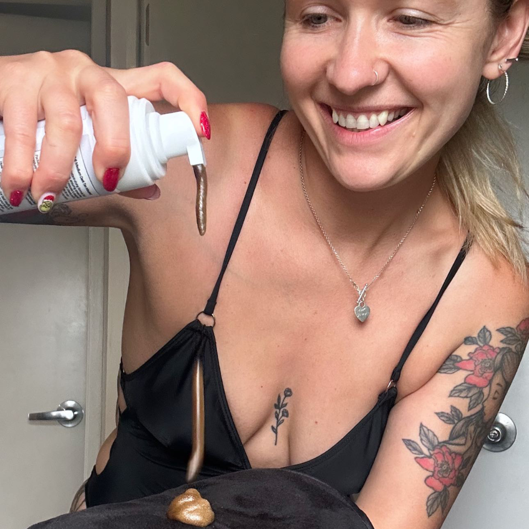 Model applying Byremi best self tan NZ mousse