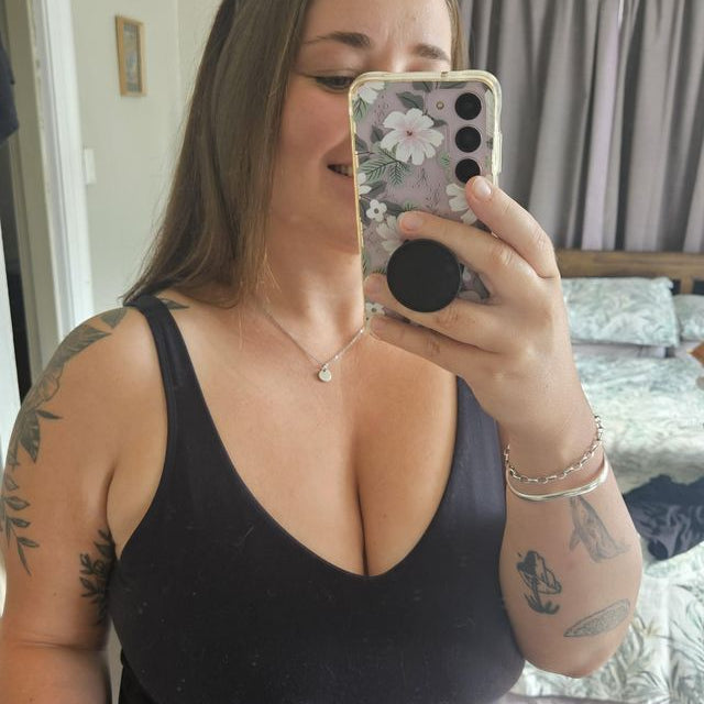 Before and after using Byremi medium dark self tanner result