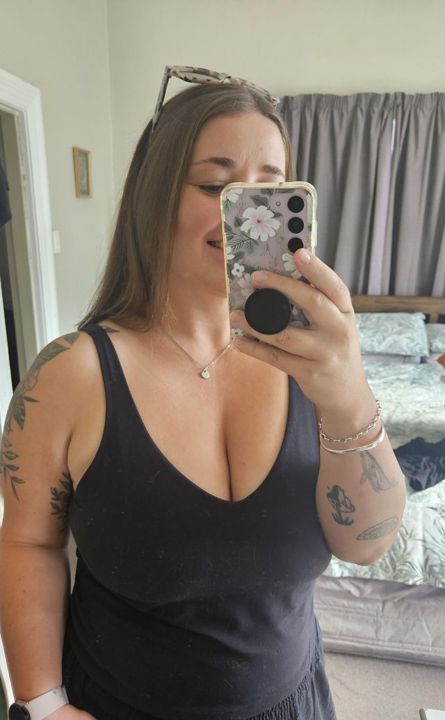 Before and after using Byremi medium dark self tanner result 